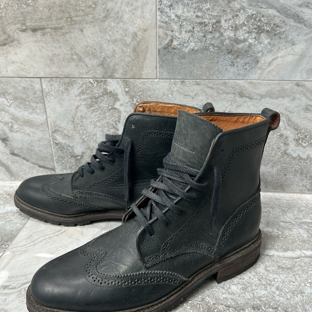 Frye Men's 9 James Wingtip Lug Sole Black Leather Boots - Picture 3 of 8